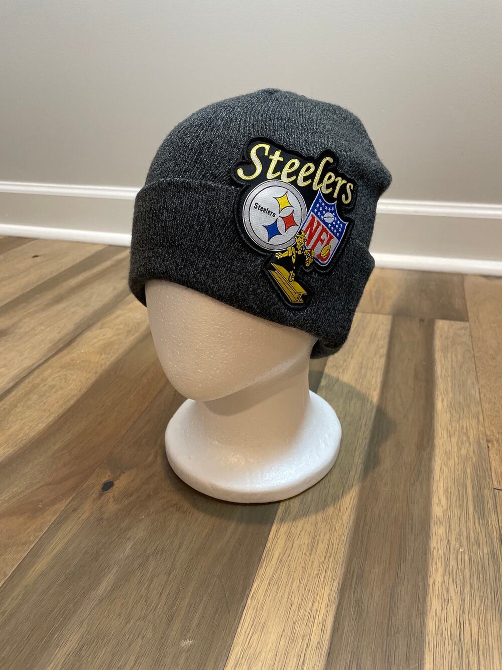 Mitchell & Ness Steelers Knit Hat Gray Logo Patch Throwback NFL Acrylic